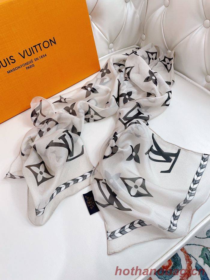 Louis Vuitton Scarf LVS00016